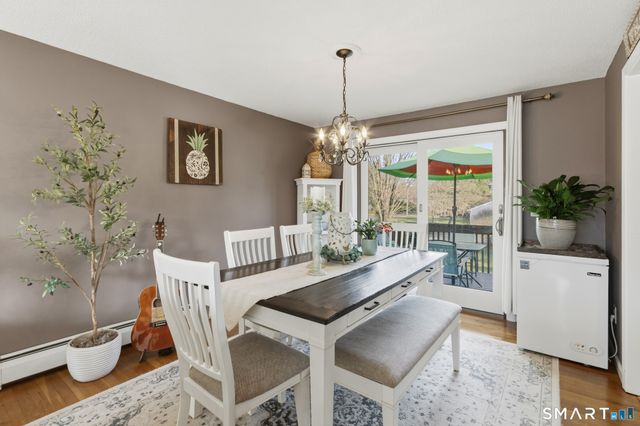 92 Laurel Lane, Simsbury, CT 06070