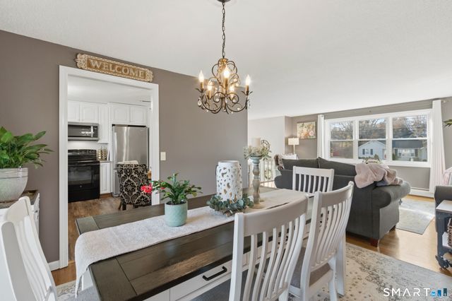 92 Laurel Lane, Simsbury, CT 06070