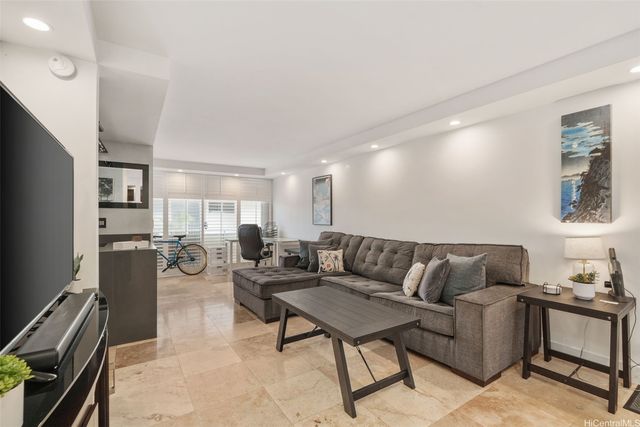 3027 Pualei Circle 204, Honolulu, HI 96815