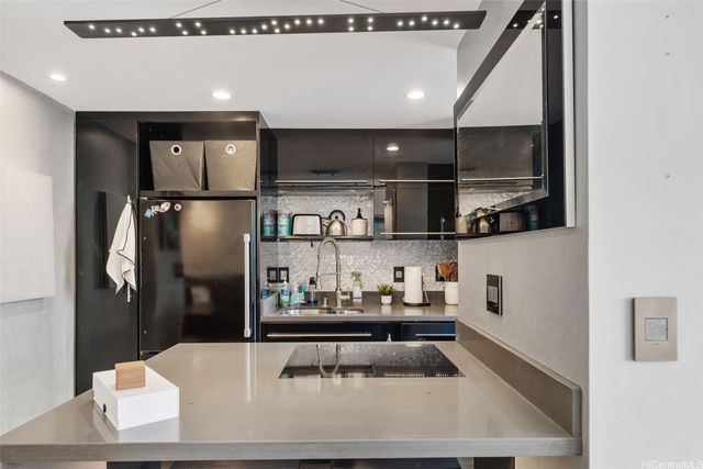 3027 Pualei Circle 204, Honolulu, HI 96815