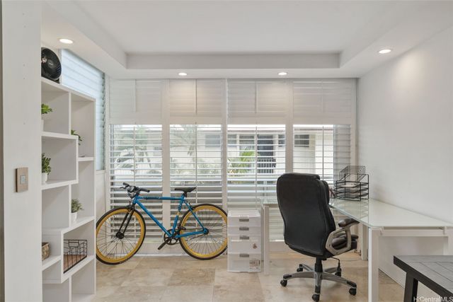 3027 Pualei Circle 204, Honolulu, HI 96815