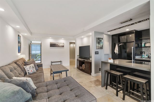 3027 Pualei Circle 204, Honolulu, HI 96815