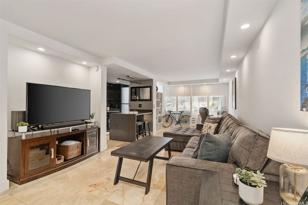 3027 Pualei Circle 204, Honolulu, HI 96815