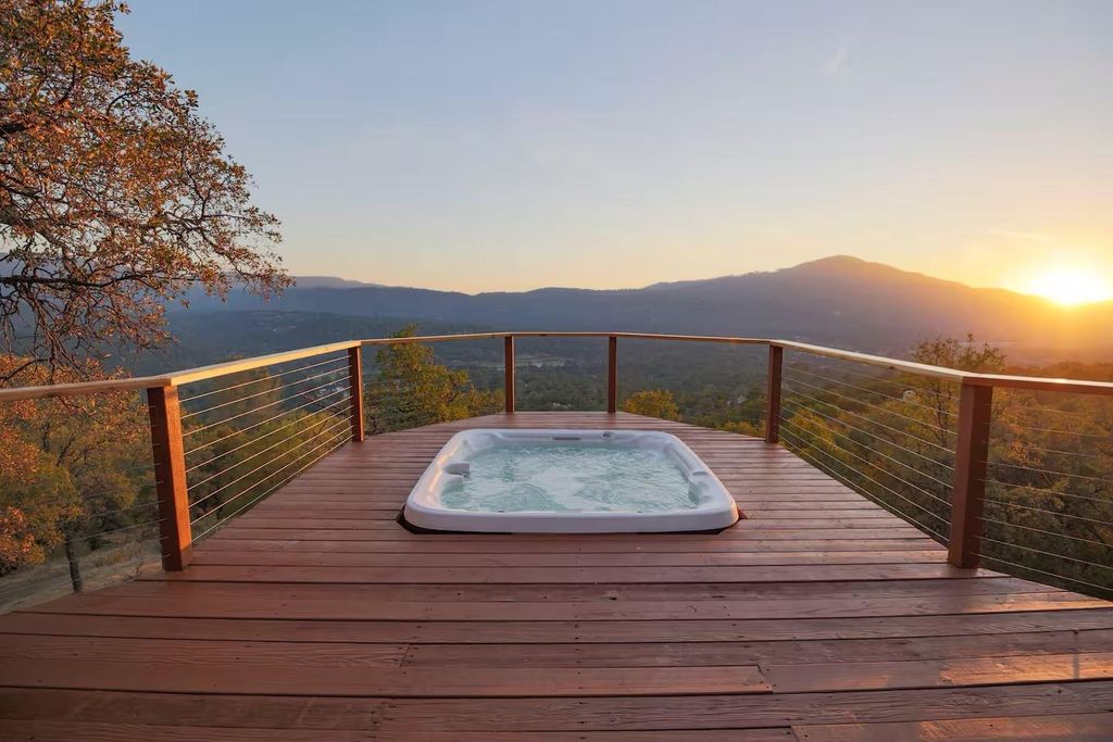 Image 1 of property listing at 50616 Woodside Lane, Oakhurst, CA 93644