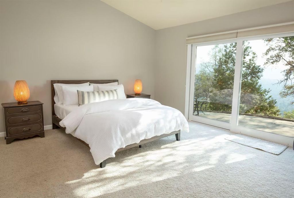 Image 14 of property listing at 50616 Woodside Lane, Oakhurst, CA 93644
