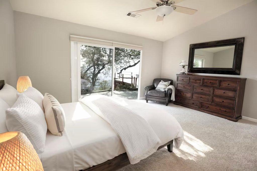 Image 15 of property listing at 50616 Woodside Lane, Oakhurst, CA 93644