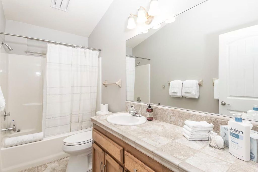 Image 20 of property listing at 50616 Woodside Lane, Oakhurst, CA 93644