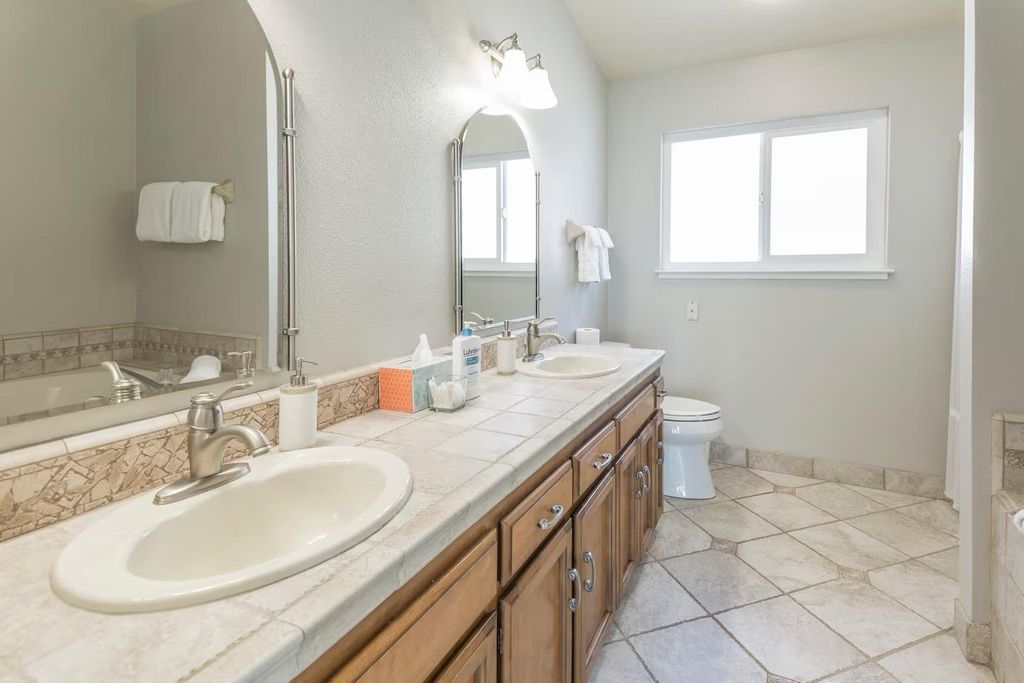 Image 21 of property listing at 50616 Woodside Lane, Oakhurst, CA 93644