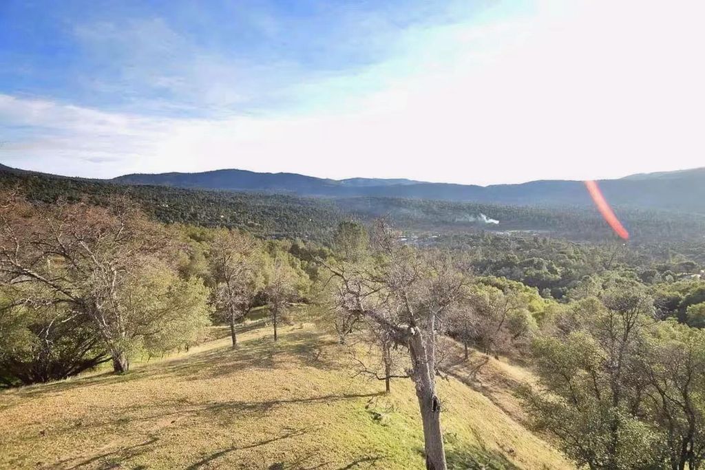 Image 24 of property listing at 50616 Woodside Lane, Oakhurst, CA 93644