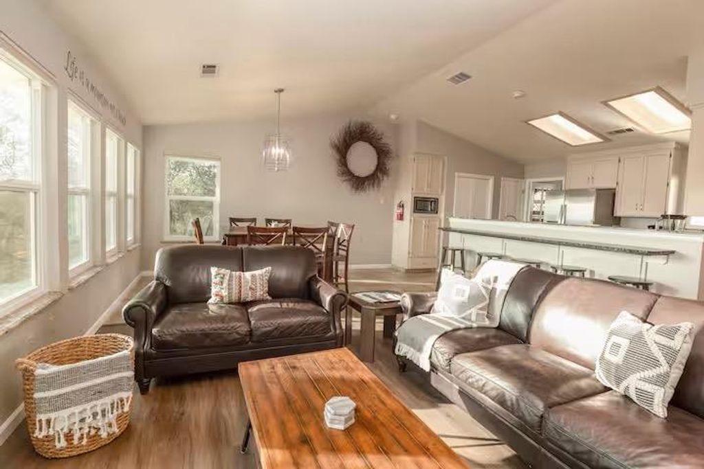 Image 3 of property listing at 50616 Woodside Lane, Oakhurst, CA 93644