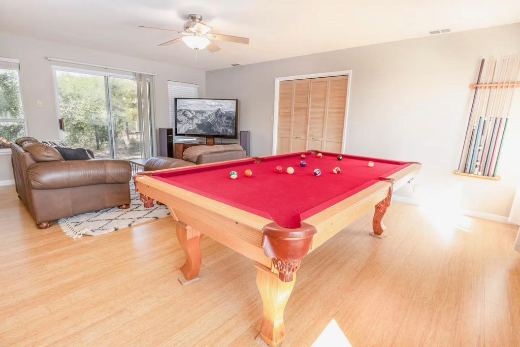 Image 8 of property listing at 50616 Woodside Lane, Oakhurst, CA 93644