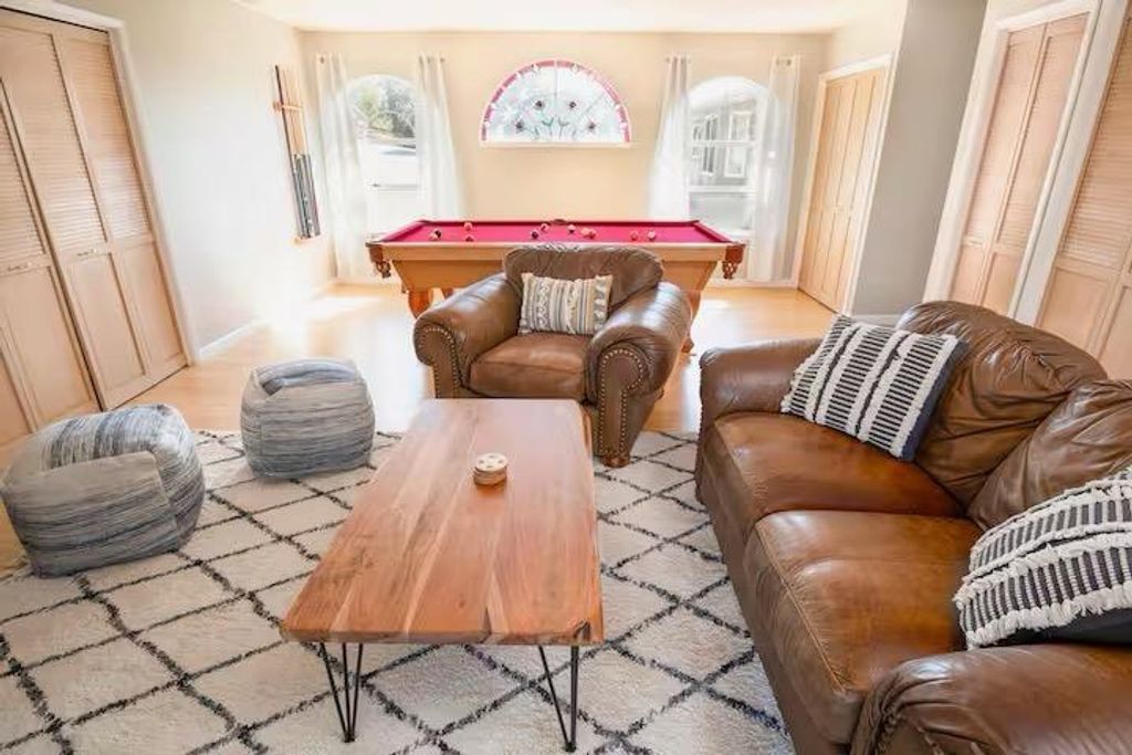 Image 9 of property listing at 50616 Woodside Lane, Oakhurst, CA 93644