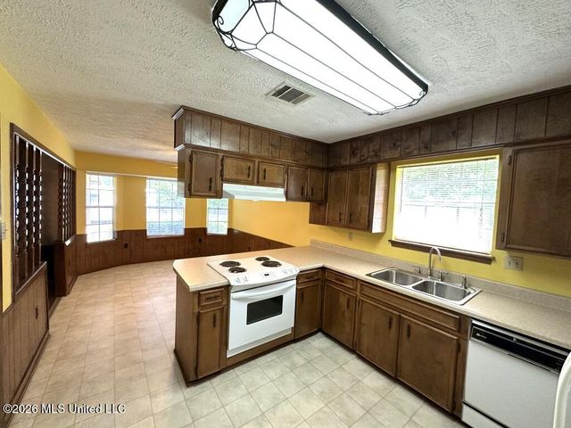 232 Forest Valley Drive, Jackson, MS 39212