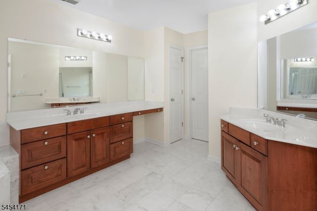5 Alvamar Ct, Montgomery Twp., NJ 08558