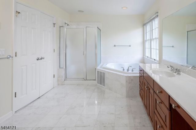 5 Alvamar Ct, Montgomery Twp., NJ 08558