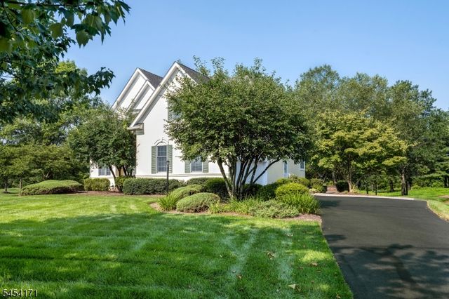 5 Alvamar Ct, Montgomery Twp., NJ 08558