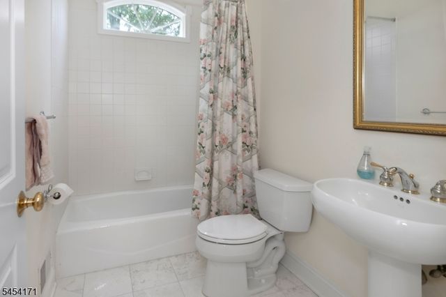 5 Alvamar Ct, Montgomery Twp., NJ 08558