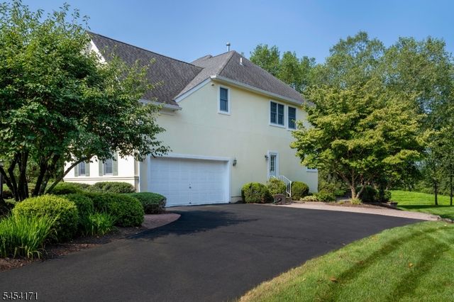 5 Alvamar Ct, Montgomery Twp., NJ 08558