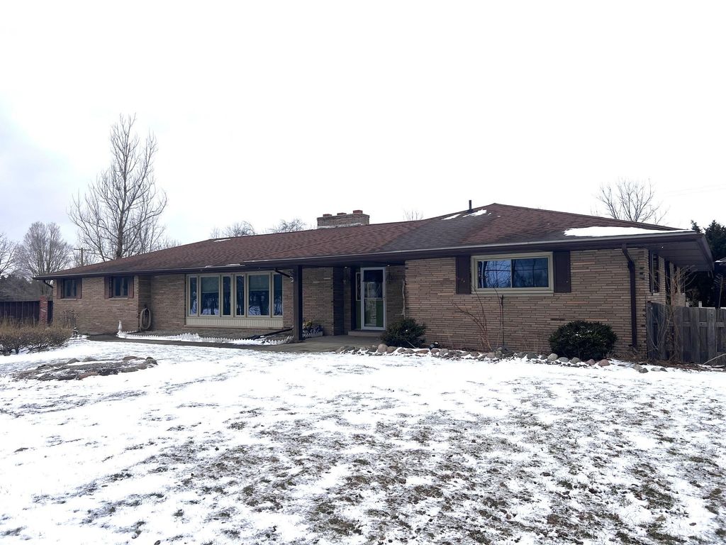 2590 S Morrice Road, Owosso, MI 48867