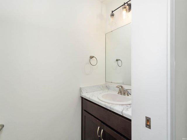 3823 Sun Stone Way, New Haven, IN 46774