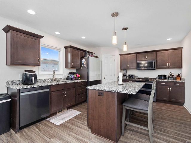 3823 Sun Stone Way, New Haven, IN 46774