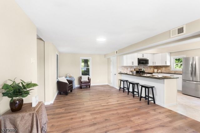 72 Koclas Dr, Netcong Boro, NJ 07857