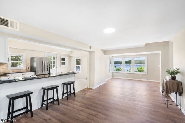 72 Koclas Dr, Netcong Boro, NJ 07857