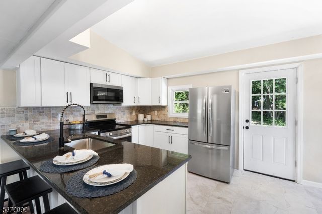 72 Koclas Dr, Netcong Boro, NJ 07857