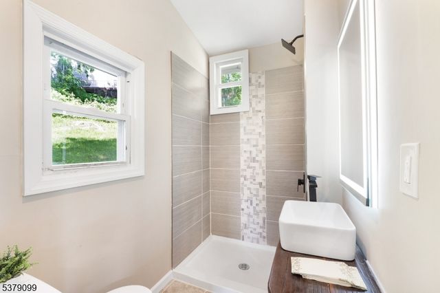 72 Koclas Dr, Netcong Boro, NJ 07857