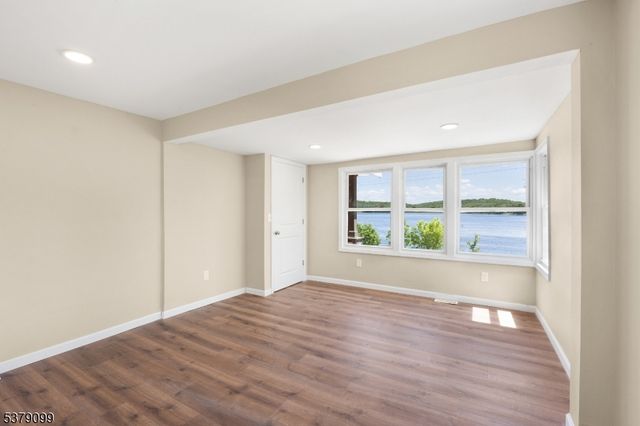 72 Koclas Dr, Netcong Boro, NJ 07857
