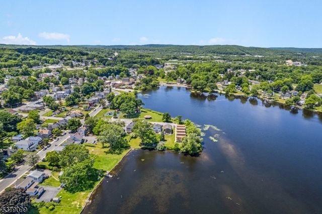 72 Koclas Dr, Netcong Boro, NJ 07857