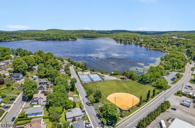 72 Koclas Dr, Netcong Boro, NJ 07857