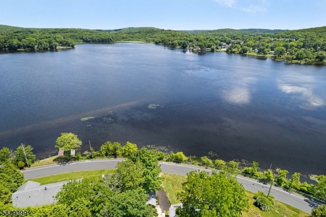 72 Koclas Dr, Netcong Boro, NJ 07857