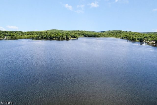 72 Koclas Dr, Netcong Boro, NJ 07857