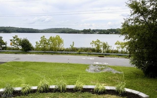 72 Koclas Dr, Netcong Boro, NJ 07857