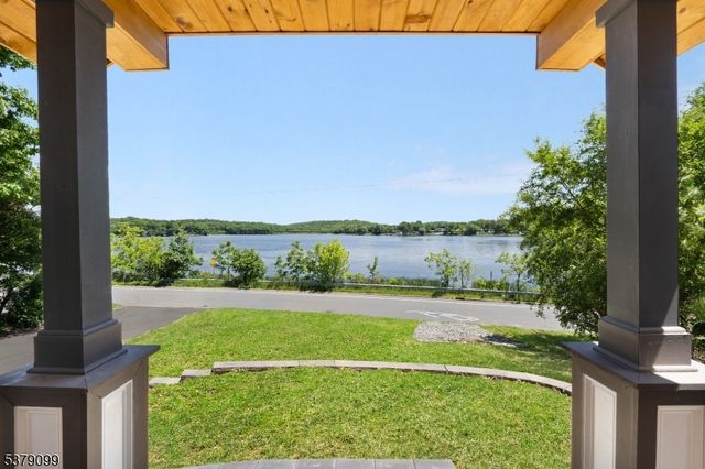 72 Koclas Dr, Netcong Boro, NJ 07857