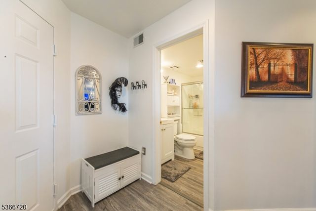 19 Crystal Ln 19, Paterson City, NJ 07501