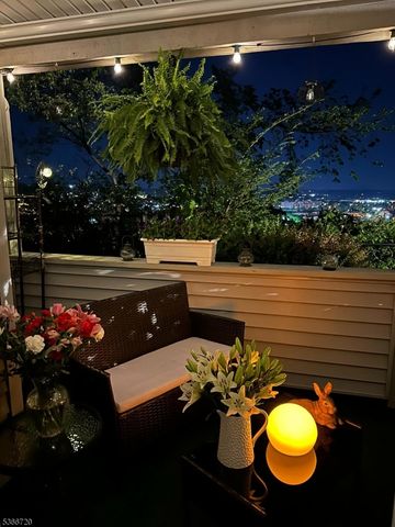 19 Crystal Ln 19, Paterson City, NJ 07501