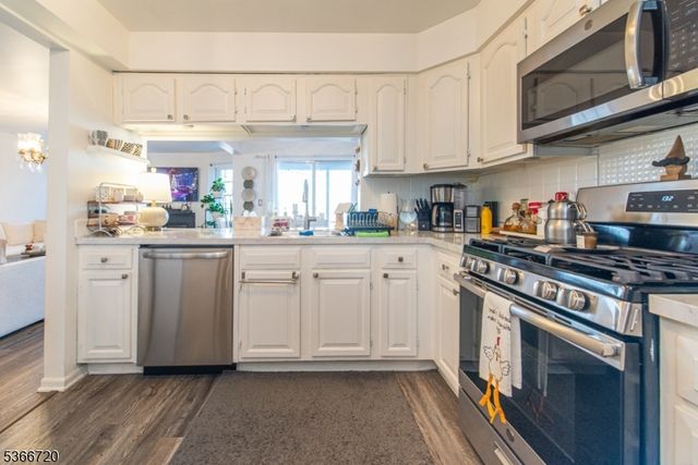 19 Crystal Ln 19, Paterson City, NJ 07501