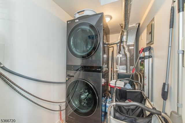 19 Crystal Ln 19, Paterson City, NJ 07501