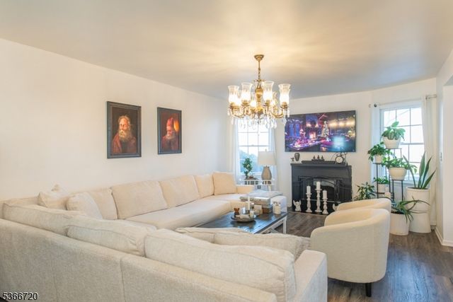 19 Crystal Ln 19, Paterson City, NJ 07501