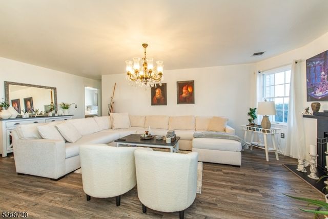 19 Crystal Ln 19, Paterson City, NJ 07501