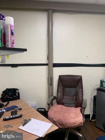 100 BLACK HORSE, Mount Ephraim, NJ 08059