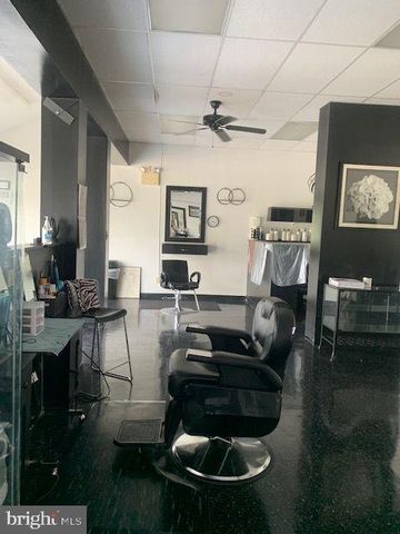 100 BLACK HORSE, Mount Ephraim, NJ 08059