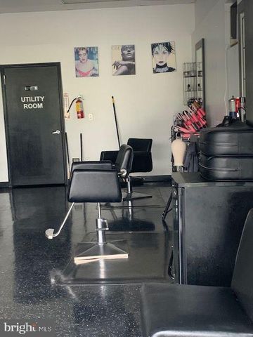 100 BLACK HORSE, Mount Ephraim, NJ 08059