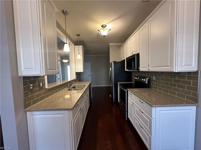5042 Kemps Lake DR, Virginia Beach, VA 23462