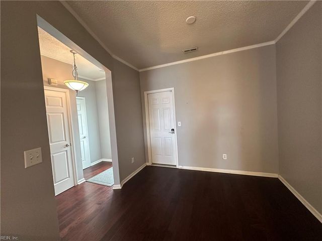 5042 Kemps Lake DR, Virginia Beach, VA 23462