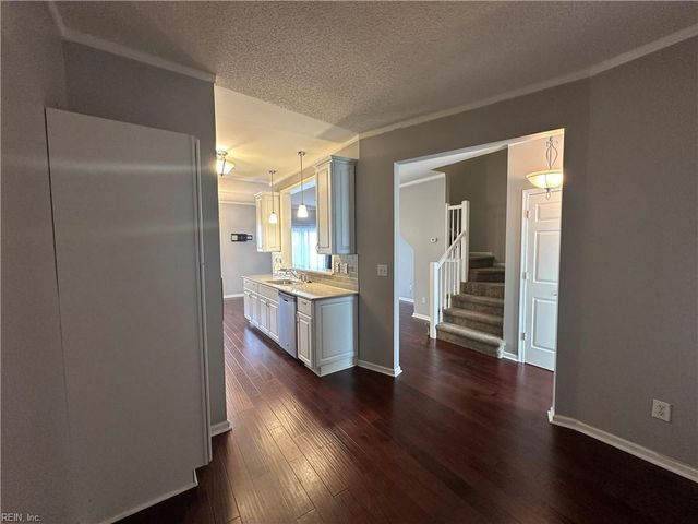 5042 Kemps Lake DR, Virginia Beach, VA 23462