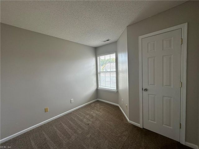 5042 Kemps Lake DR, Virginia Beach, VA 23462