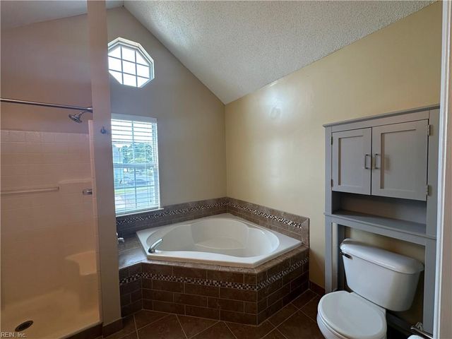 5042 Kemps Lake DR, Virginia Beach, VA 23462